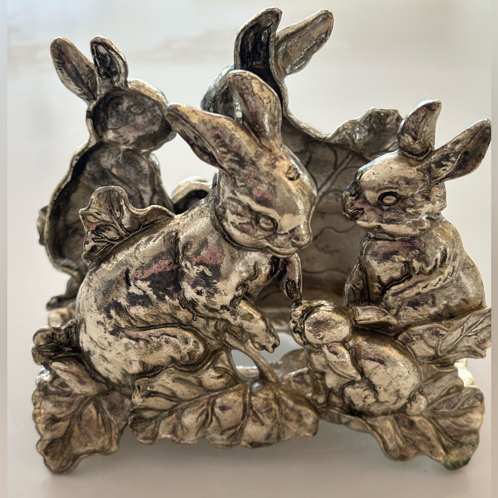 VTG ARTHUR COURT POLISHED PEWTER BUNNY DECOR ART LETTER NAPKIN HOLDER 4"X4.5"